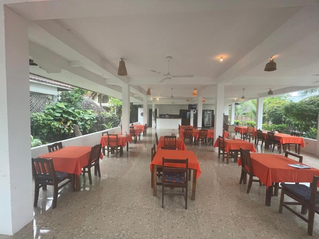 Kivulini Lodge And Restaurant ナングウィ エクステリア 写真